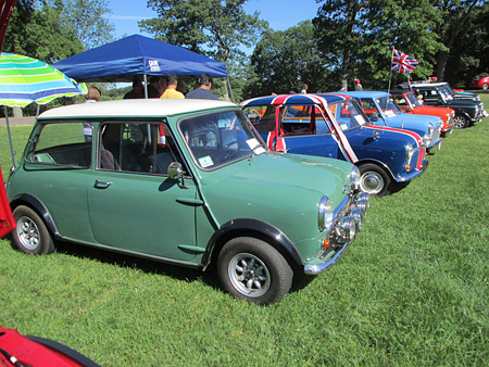 [2-Aug_17_KK_and_Mini_Line.jpg]